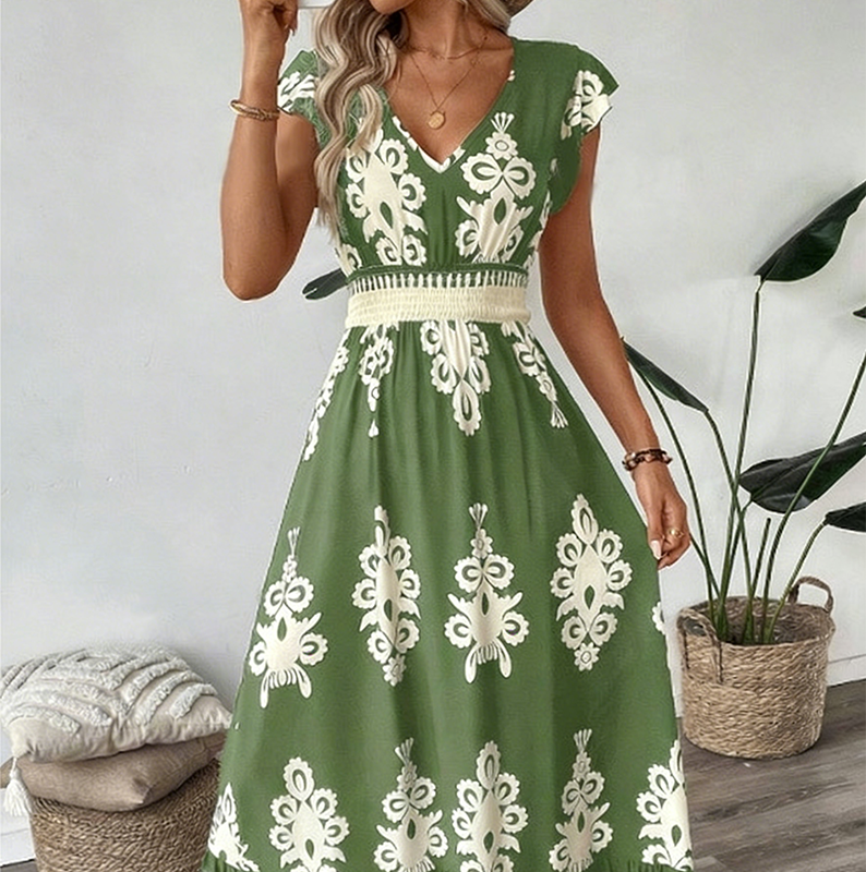 ๐ธ๐A dress that makes you shine โ with a V-neck